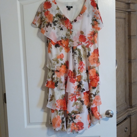 SLNY flowery dress - Picture 3 of 3